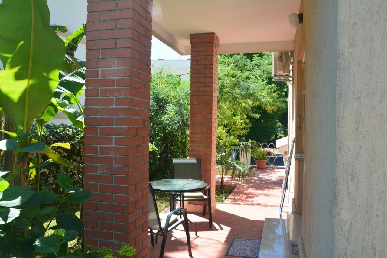 Apartments Orange Laurana Esterno foto