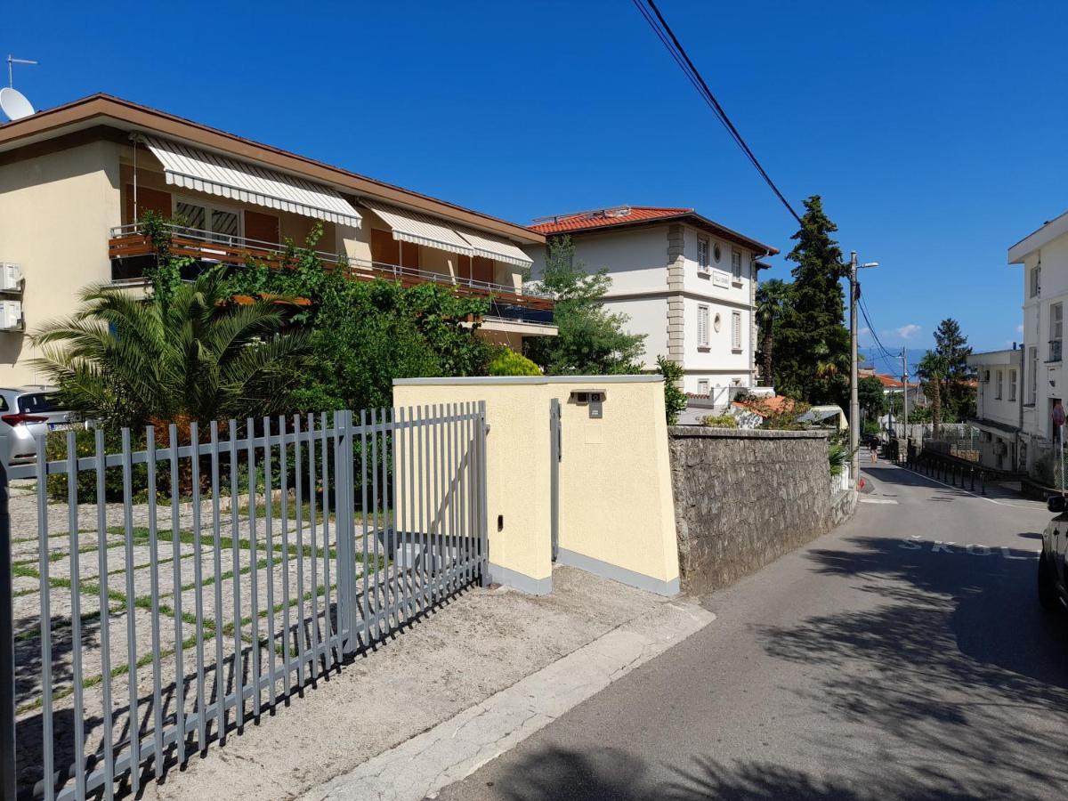 Apartments Orange Laurana Esterno foto